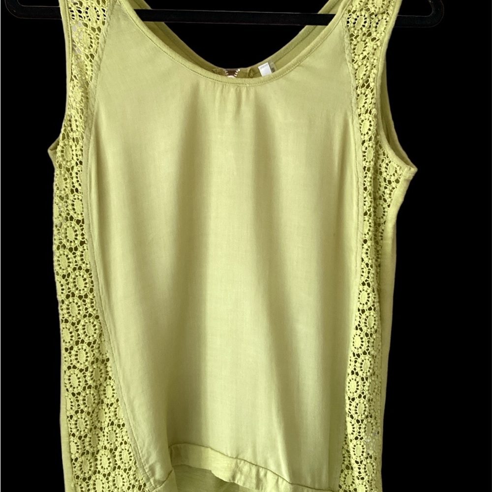 SLEEVELESS TOP with lace insets on the sides  to shoulder